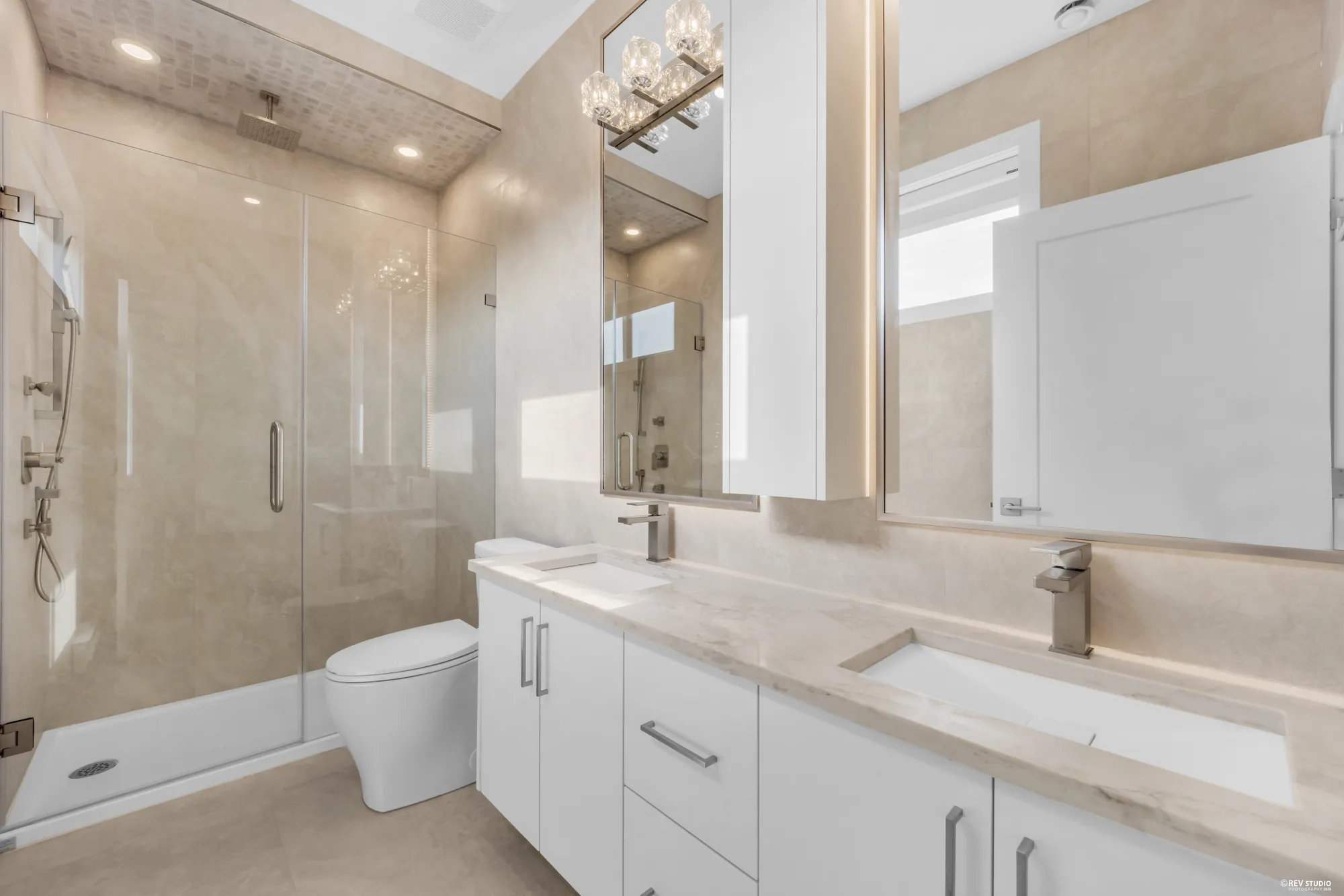 Ensuite with double sinks and a walk-in shower